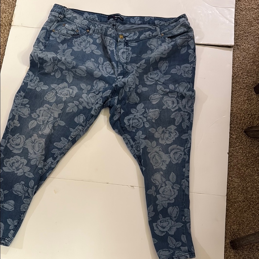 Floral Blue Women's Jeans, plus size 24  denim 24/7